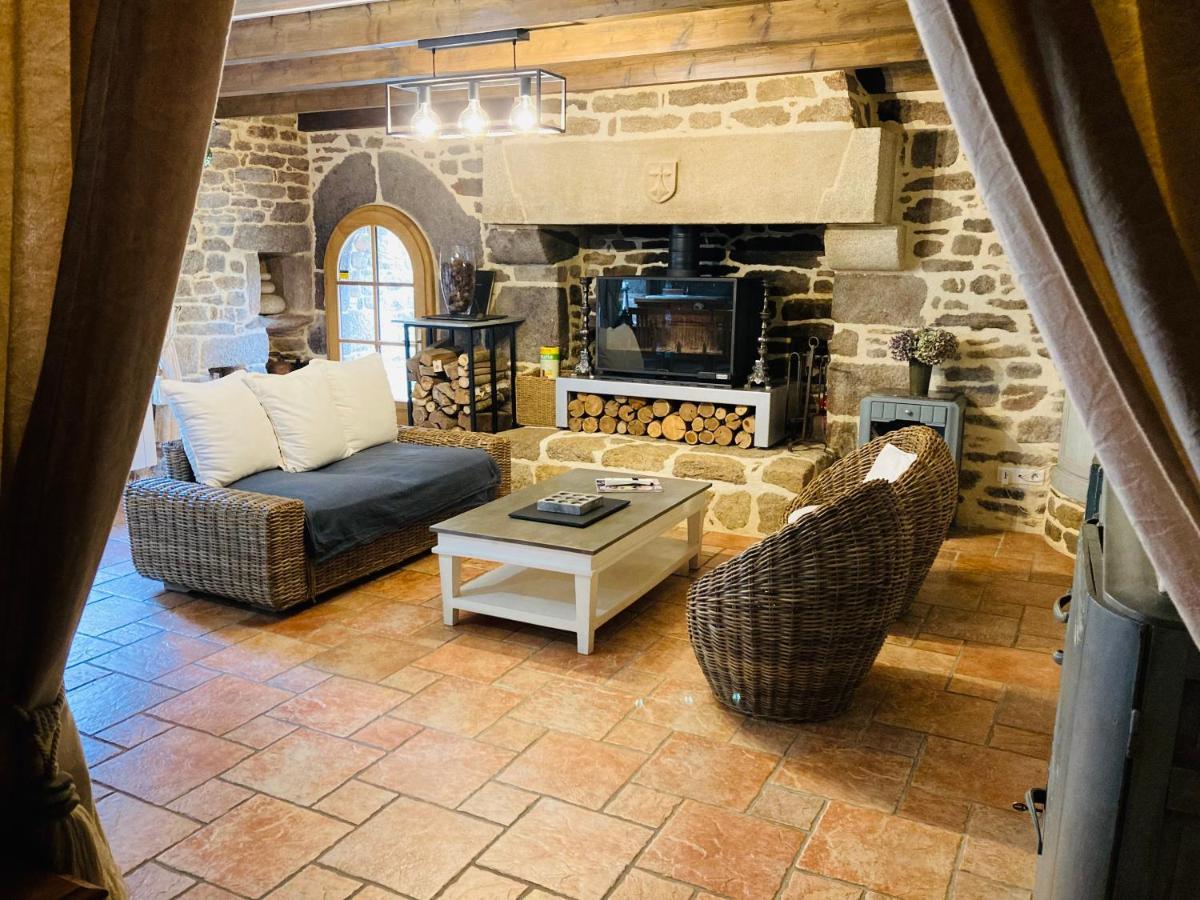 Maison De Caractere Datant De 1739 Quistinic Exteriör bild