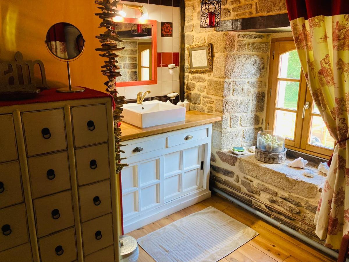 Maison De Caractere Datant De 1739 Quistinic Exteriör bild